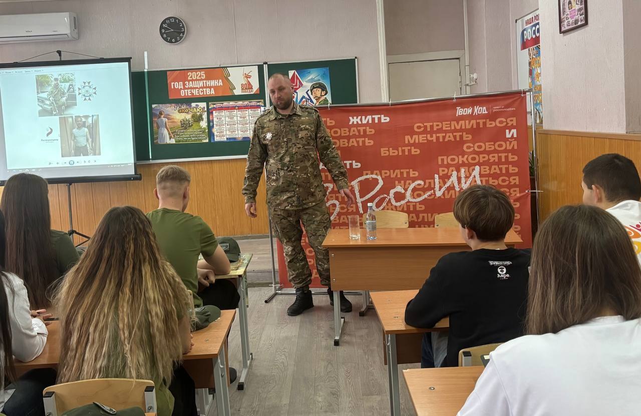 В ровеньковских образовательных учреждениях прошли мероприятия, приуроченные Дню Героя Отечества В ровеньковских образовательных учреждениях прошли мероприятия, приуроченные Дню Героя Отечества