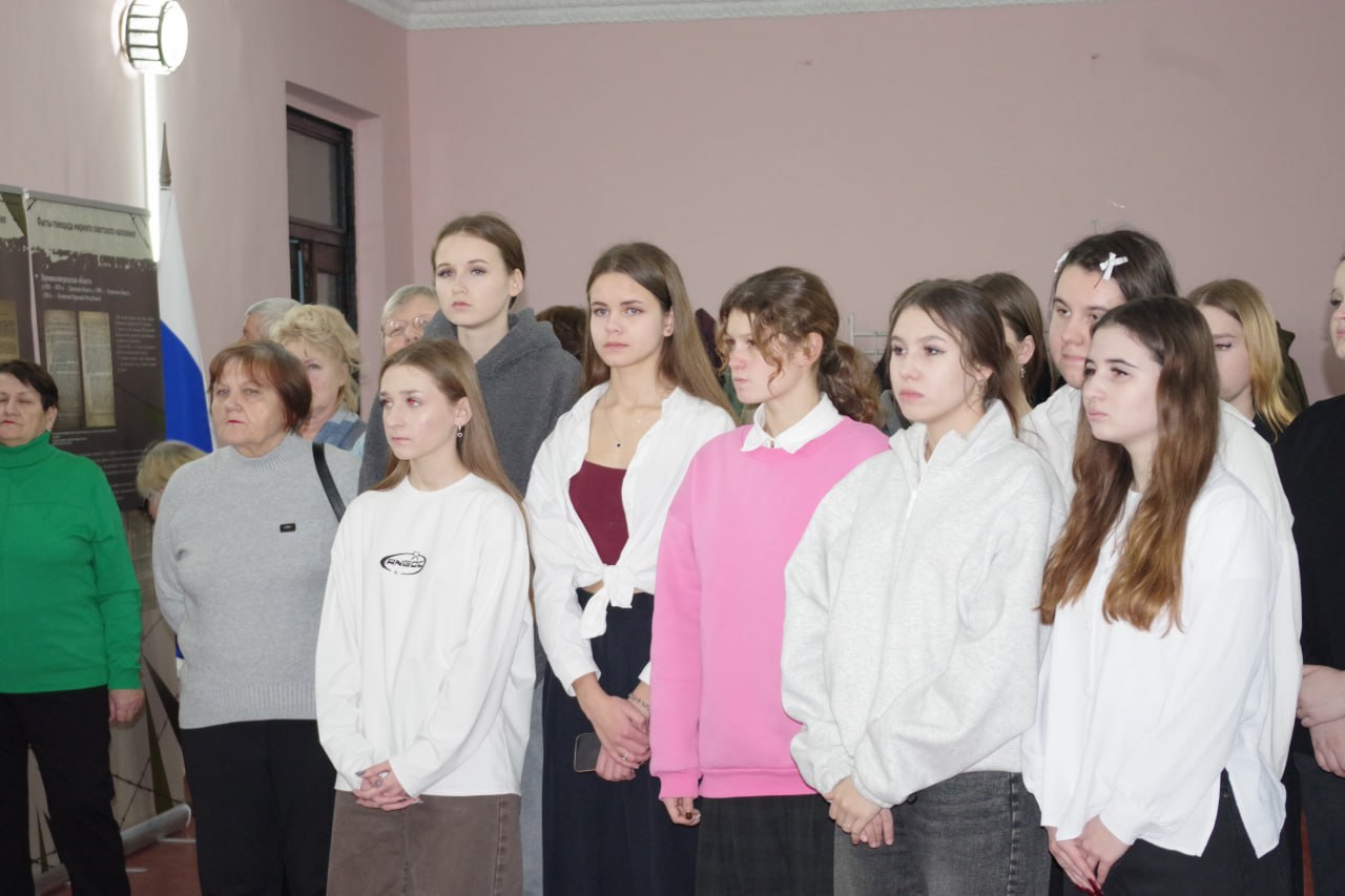 Сергей Крамаренко: В рамках проекта «Историческая память» партии «Единая Россия» совместно с Луганским региональным отделением «Поискового движения России» в Славяносербской центральной районной библиотеке продолжается цикл... Сергей Крамаренко: В рамках проекта «Историческая память» партии «Единая Россия» совместно с Луганским региональным отделением «Поискового движения России» в Славяносербской центральной районной библиотеке продолжается цикл...