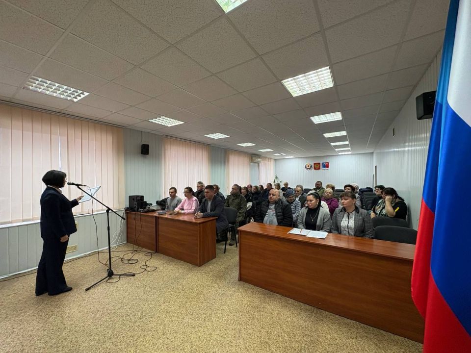 Альберт Зинченко: Сегодня совместно с военным комиссаром Станично-Луганского МО Алексеем Кульченко вручили государственные награды родственникам Героев, которые погибли, исполняя свой воинский долг Альберт Зинченко: Сегодня совместно с военным комиссаром Станично-Луганского МО Алексеем Кульченко вручили государственные награды родственникам Героев, которые погибли, исполняя свой воинский долг