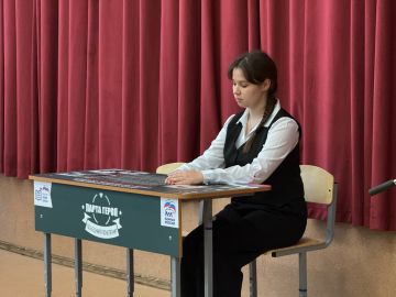 Церемония открытия «Парты Героя» в честь Героя ЛНР Алексея Осипова состоялась в Марковской гимназии