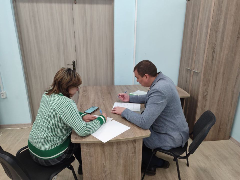 В Станице Луганской продолжается Декада приемов граждан, приуроченная к 24-летию партии «Единая Россия» В Станице Луганской продолжается Декада приемов граждан, приуроченная к 24-летию партии «Единая Россия»