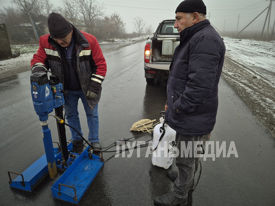 В Ровеньках подвели итоги ремонта дороги от поселка Дзержинского до поселка Новодарьевка В Ровеньках подвели итоги ремонта дороги от поселка Дзержинского до поселка Новодарьевка
