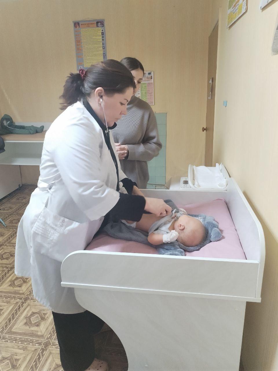 Оренбургские педиатры продолжают работу в Перевальском округе