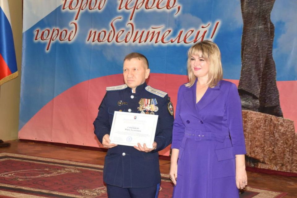 Город помнит Героев…. Сегодня, в День Героев Отечества, во Дворце культуры прошла встреча «Герои нашего времени» Город помнит Героев…. Сегодня, в День Героев Отечества, во Дворце культуры прошла встреча «Герои нашего времени»