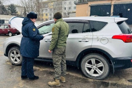 Конфискованный у пьяного водителя автомобиль в ЛНР передали в зону СВО