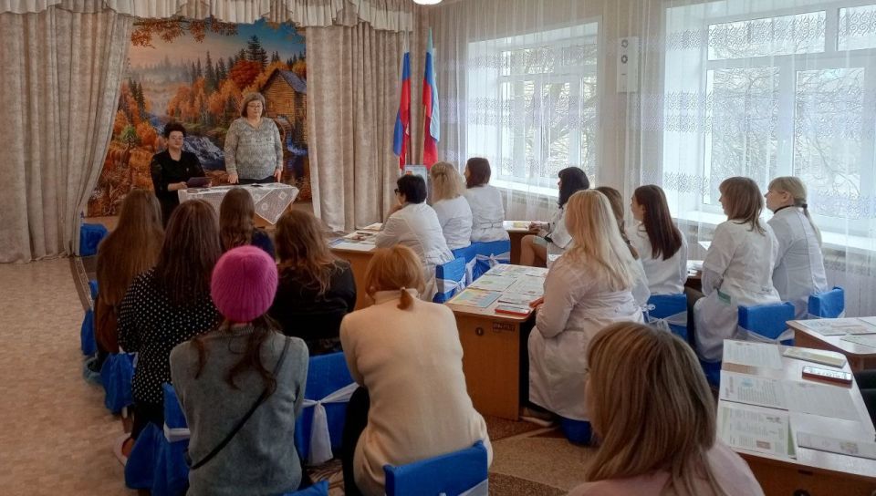 В Ровеньковском детском саду «Журавушка» состоялся брейнсторминг(мозговой штурм) с родителями и педагогами на тему «Ошибки семейного воспитания», который провела начальник отдела по вопросам опеки, попечительства и патронажа... В Ровеньковском детском саду «Журавушка» состоялся брейнсторминг(мозговой штурм) с родителями и педагогами на тему «Ошибки семейного воспитания», который провела начальник отдела по вопросам опеки, попечительства и патронажа...