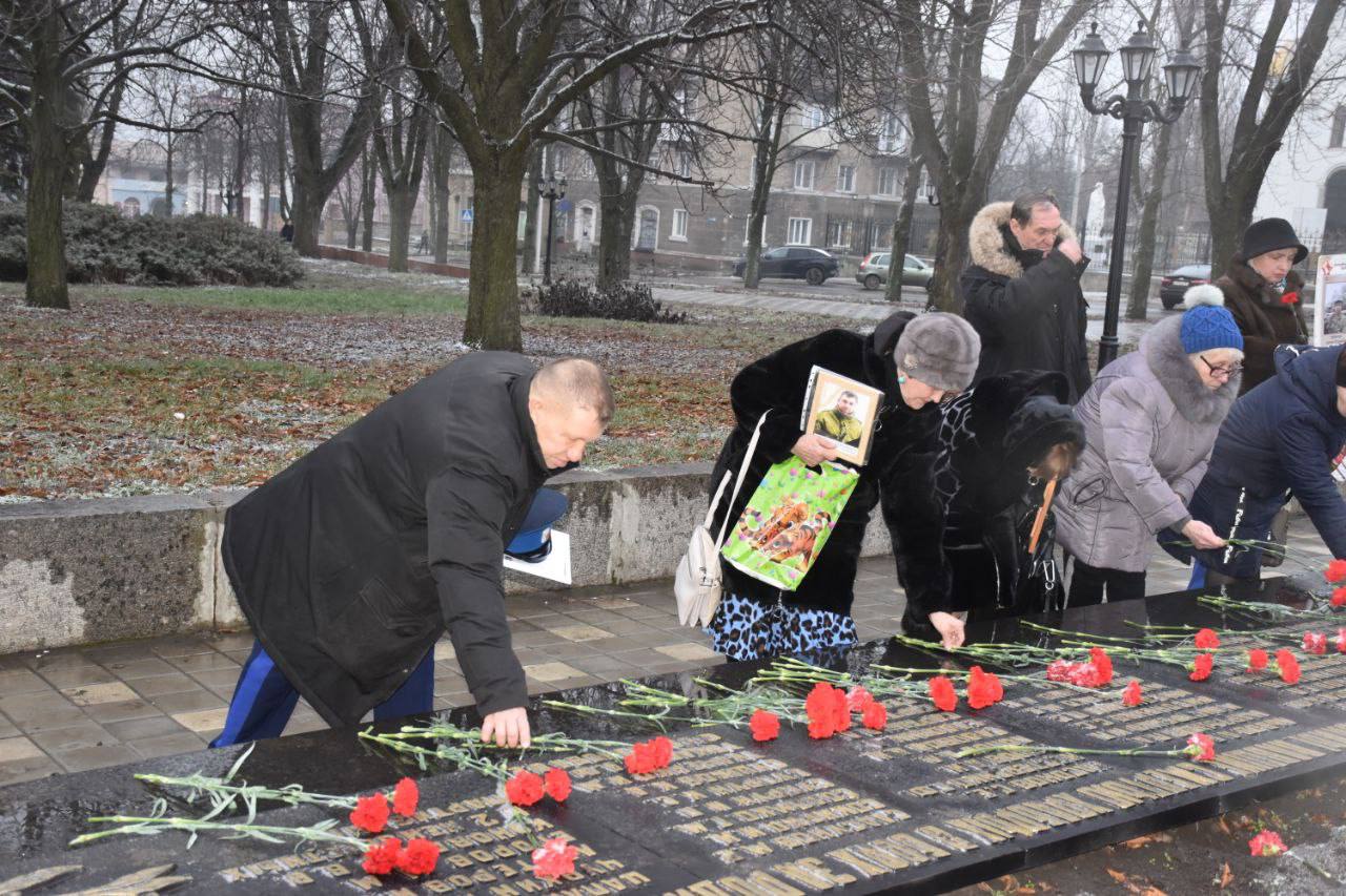 Город помнит Героев…. Сегодня, в День Героев Отечества, во Дворце культуры прошла встреча «Герои нашего времени» Город помнит Героев…. Сегодня, в День Героев Отечества, во Дворце культуры прошла встреча «Герои нашего времени»