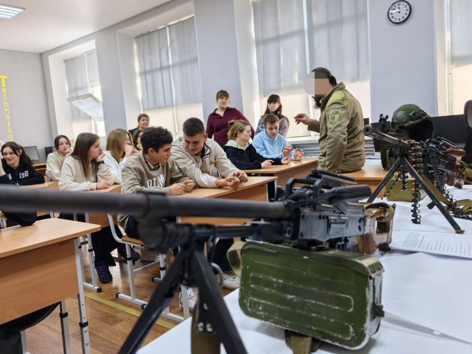 День Героев Отечества в России — это ежегодный памятный день 9 декабря, который объединяет память о подвигах прошлых эпох (Великая Отечественная война, царские времена) и чествует современных героев, особенно участников... День Героев Отечества в России — это ежегодный памятный день 9 декабря, который объединяет память о подвигах прошлых эпох (Великая Отечественная война, царские времена) и чествует современных героев, особенно участников...