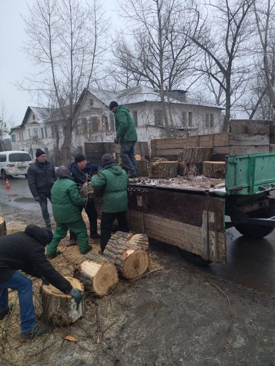 В Антрацитовском муниципальном округе продолжаются работы по благоустройству В Антрацитовском муниципальном округе продолжаются работы по благоустройству