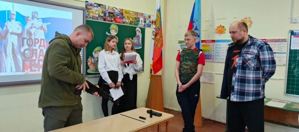 В Рубежанской ОШ № 3 прошло мероприятие, посвящённое Дню Героев Отечества В Рубежанской ОШ № 3 прошло мероприятие, посвящённое Дню Героев Отечества
