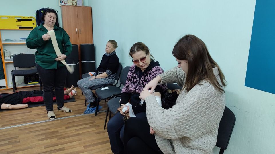 В Школе медицины катастроф провели обучение первой помощи для новой группы луганчан В Школе медицины катастроф провели обучение первой помощи для новой группы луганчан