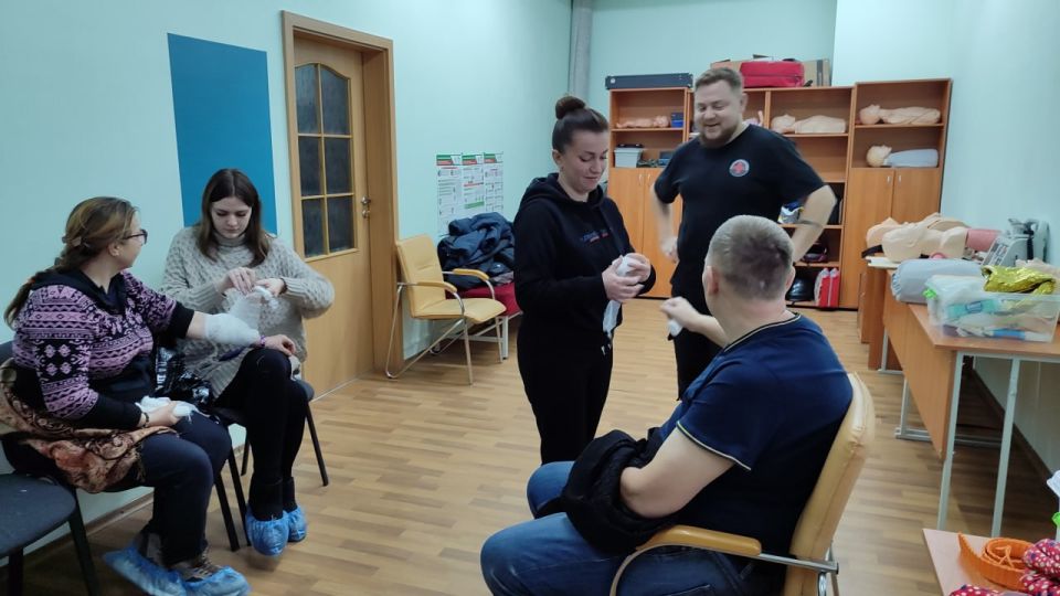 В Школе медицины катастроф провели обучение первой помощи для новой группы луганчан В Школе медицины катастроф провели обучение первой помощи для новой группы луганчан