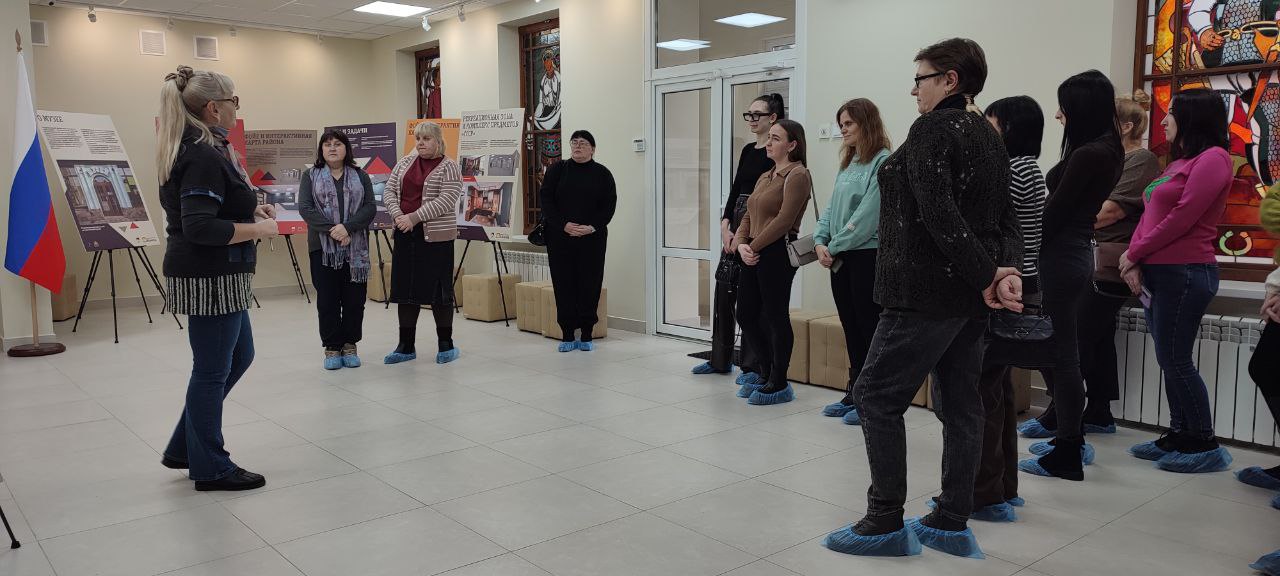 Библиотекари и музейщики Перевальского округа обменялись опытом Библиотекари и музейщики Перевальского округа обменялись опытом