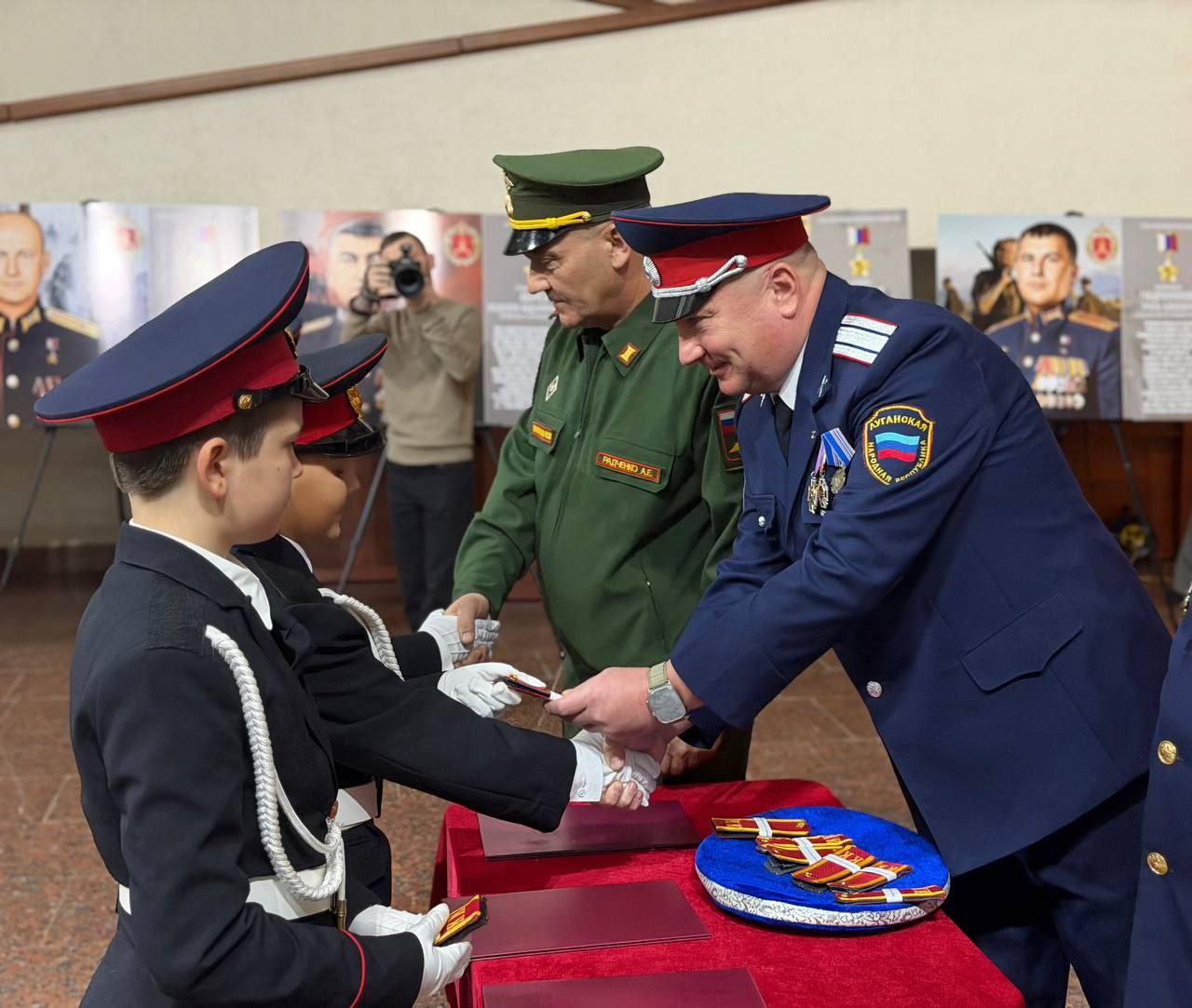 Виктор Водолацкий: Вчера в Краснодоне, в залах музея «Молодая гвардия», где каждый экспонат дышит героизмом и самопожертвованием юных патриотов, состоялось важное событие Виктор Водолацкий: Вчера в Краснодоне, в залах музея «Молодая гвардия», где каждый экспонат дышит героизмом и самопожертвованием юных патриотов, состоялось важное событие