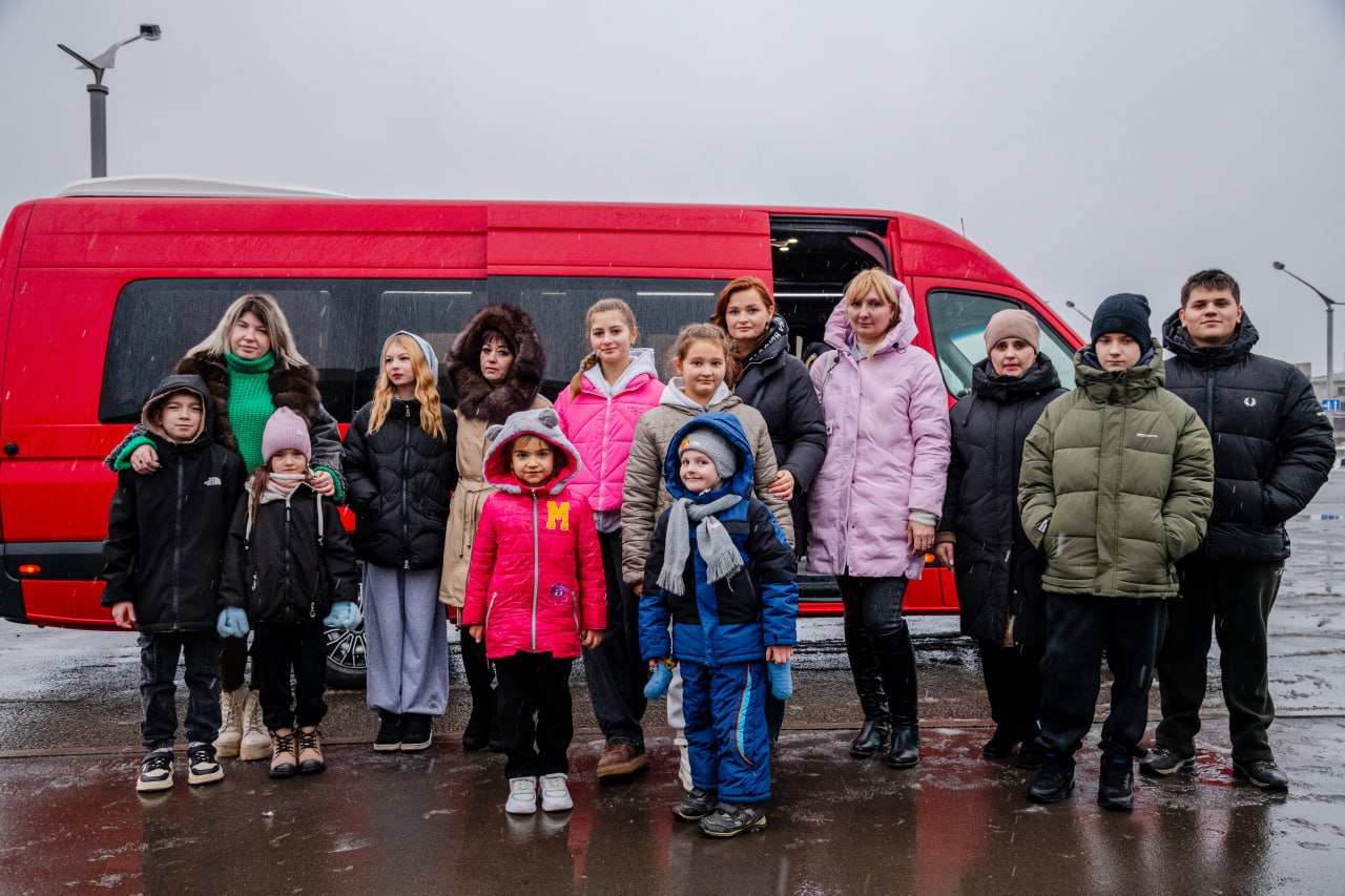 Семьи павших защитников Донбасса из Троицкого, Стаханова и Алчевска отправились на оздоровление в Сочи