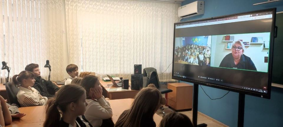 Курганские артисты продолжают знакомить школьников Краснодона с классикой Курганские артисты продолжают знакомить школьников Краснодона с классикой