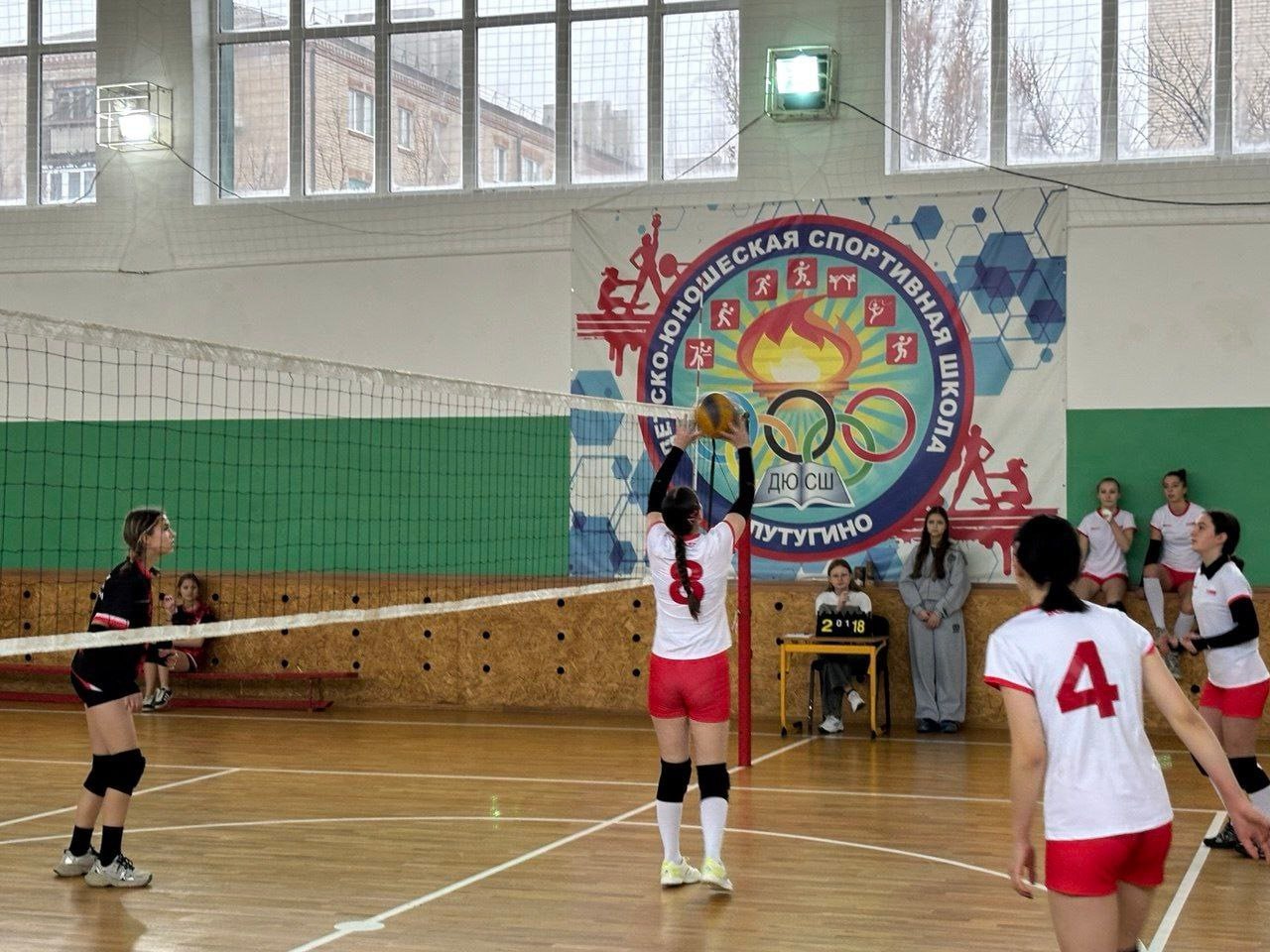 В Лутугино прошел турнир по волейболу в память Роману Ковалю В Лутугино прошел турнир по волейболу в память Роману Ковалю
