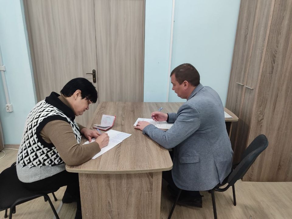 В Станице Луганской продолжается Декада приемов граждан, приуроченная к 24-летию партии «Единая Россия» В Станице Луганской продолжается Декада приемов граждан, приуроченная к 24-летию партии «Единая Россия»