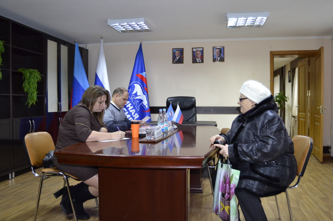 В Свердловской местной общественной приёмной «Единой России» продолжаются приемы граждан В Свердловской местной общественной приёмной «Единой России» продолжаются приемы граждан