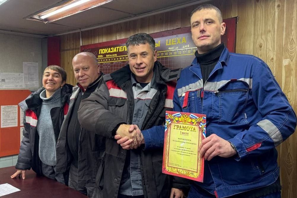 На Алчевском меткомбинате определили лучшую бригаду и лучших мастеров На Алчевском меткомбинате определили лучшую бригаду и лучших мастеров