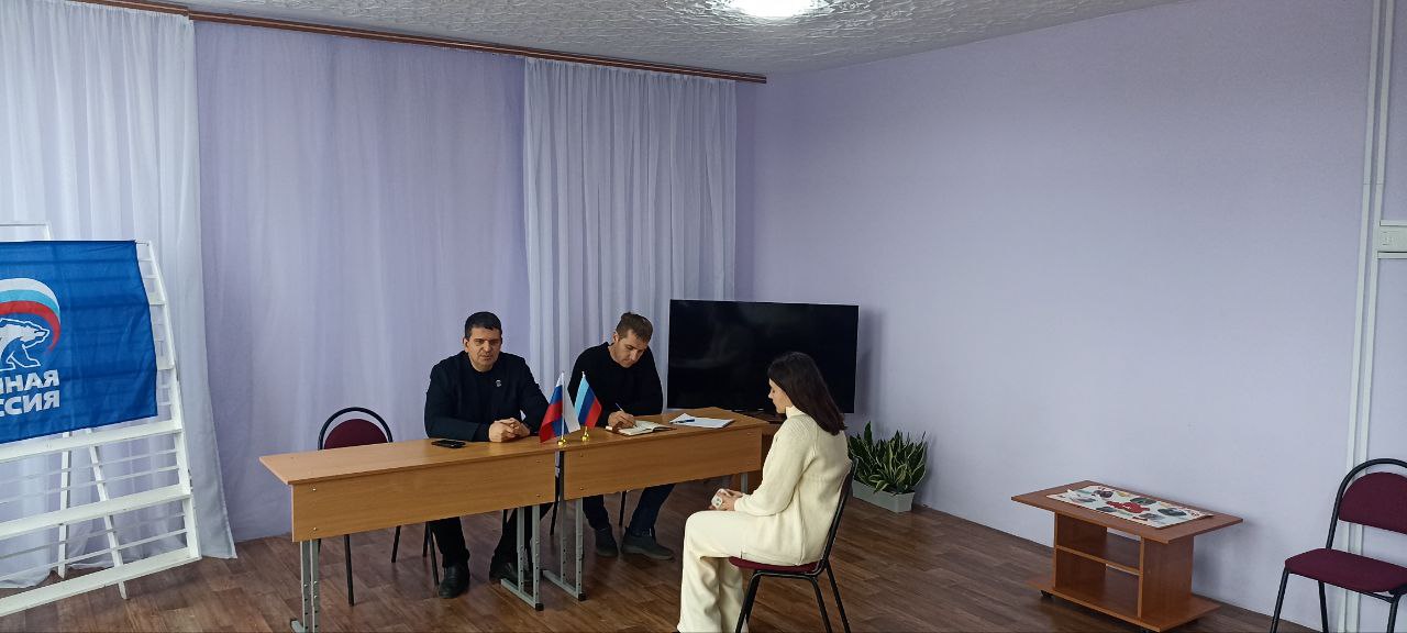 Олег Коваль: В рамках декады приемов партии "Единая Россия" провел личные приемы граждан совместно с депутатами Совета Старобельского муниципального округа Олег Коваль: В рамках декады приемов партии "Единая Россия" провел личные приемы граждан совместно с депутатами Совета Старобельского муниципального округа