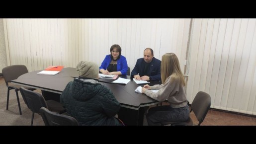 Сегодня в рамках Декады приема граждан, посвященной Дню рождения партии «ЕДИНАЯ РОССИЯ» приём провёл депутат Народного Совета ЛНР Рябушкин Игорь Николаевич совместно с руководителем фракции ВПП "Единая Россия" - Титовой...