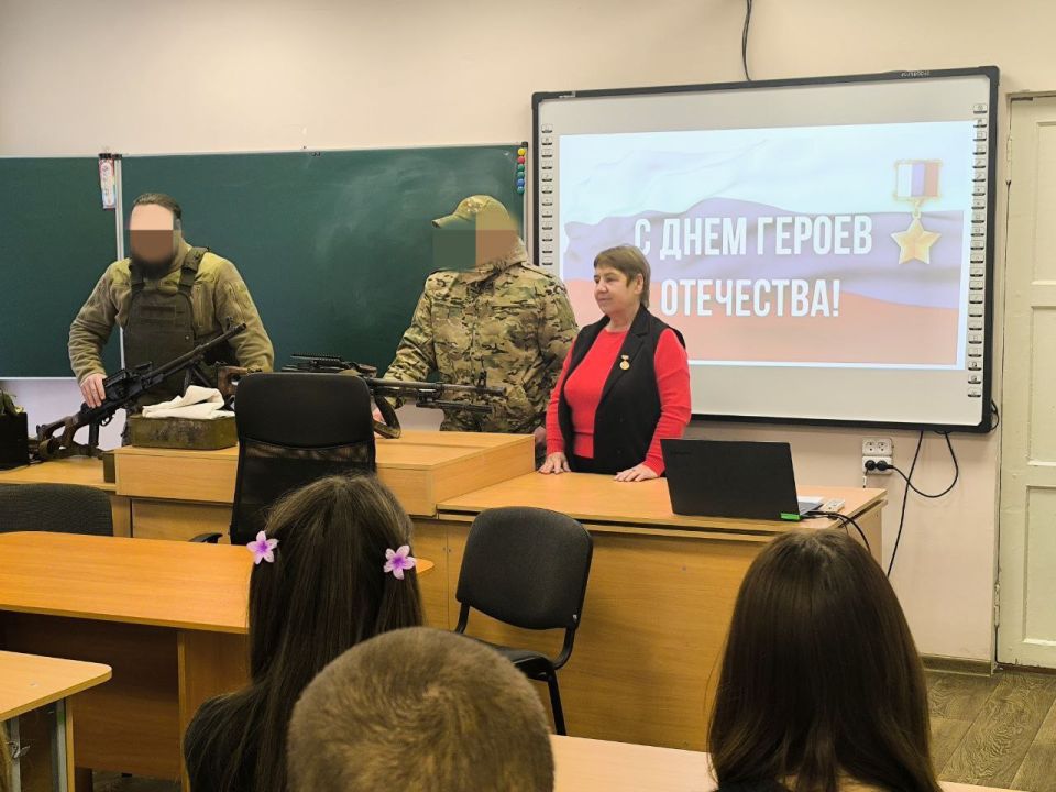 День Героев Отечества в России — это ежегодный памятный день 9 декабря, который объединяет память о подвигах прошлых эпох (Великая Отечественная война, царские времена) и чествует современных героев, особенно участников... День Героев Отечества в России — это ежегодный памятный день 9 декабря, который объединяет память о подвигах прошлых эпох (Великая Отечественная война, царские времена) и чествует современных героев, особенно участников...