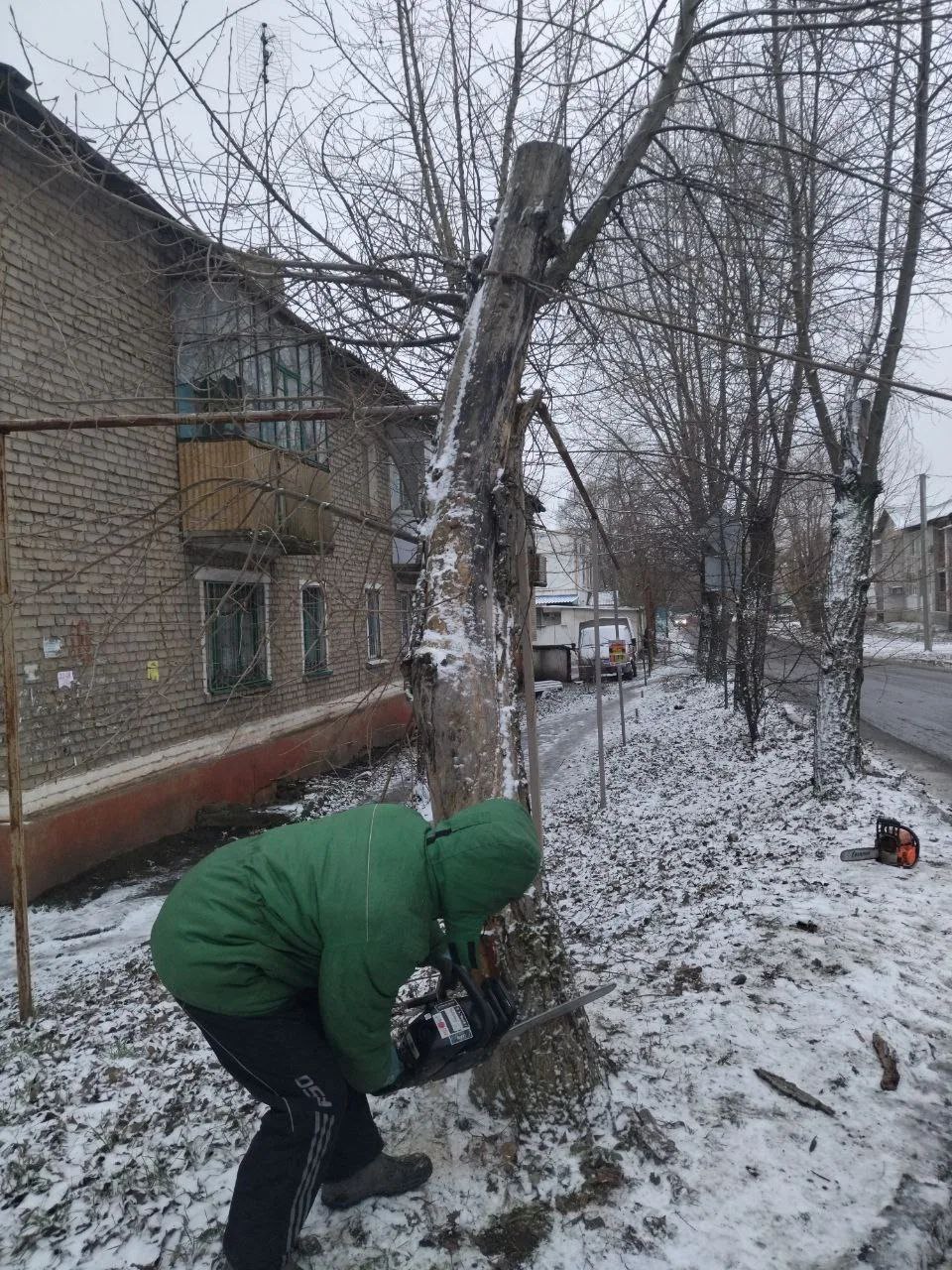 В Антрацитовском муниципальном округе продолжаются работы по благоустройству В Антрацитовском муниципальном округе продолжаются работы по благоустройству