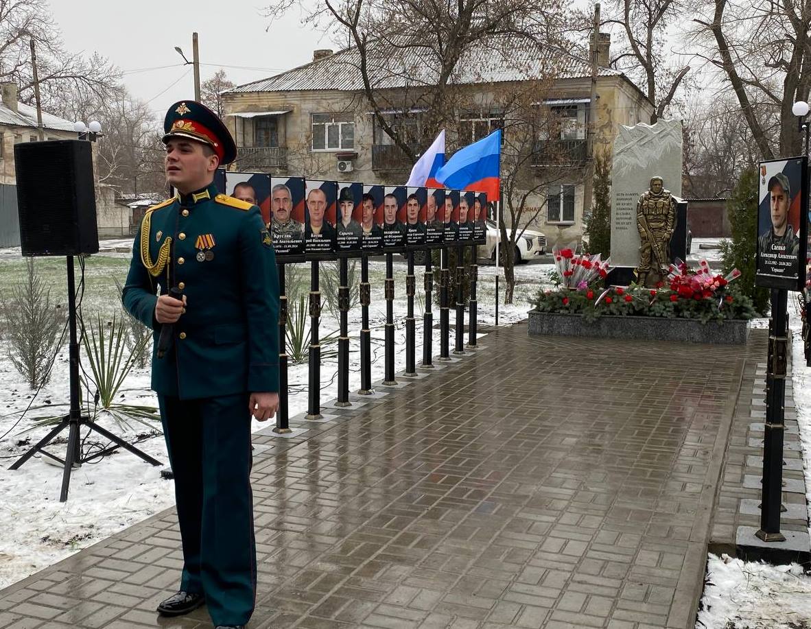 В поселке Дубовский открыли Памятник погибшим землякам – защитникам Родины В поселке Дубовский открыли Памятник погибшим землякам – защитникам Родины