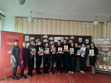 В Фащевской СШ №24 имени воина-интернационалиста Виталия Минакова совместно с сотрудниками библиотеки №14 прошёл урок мужества «Разговор с героем», посвящённый Дню Героев Отечества