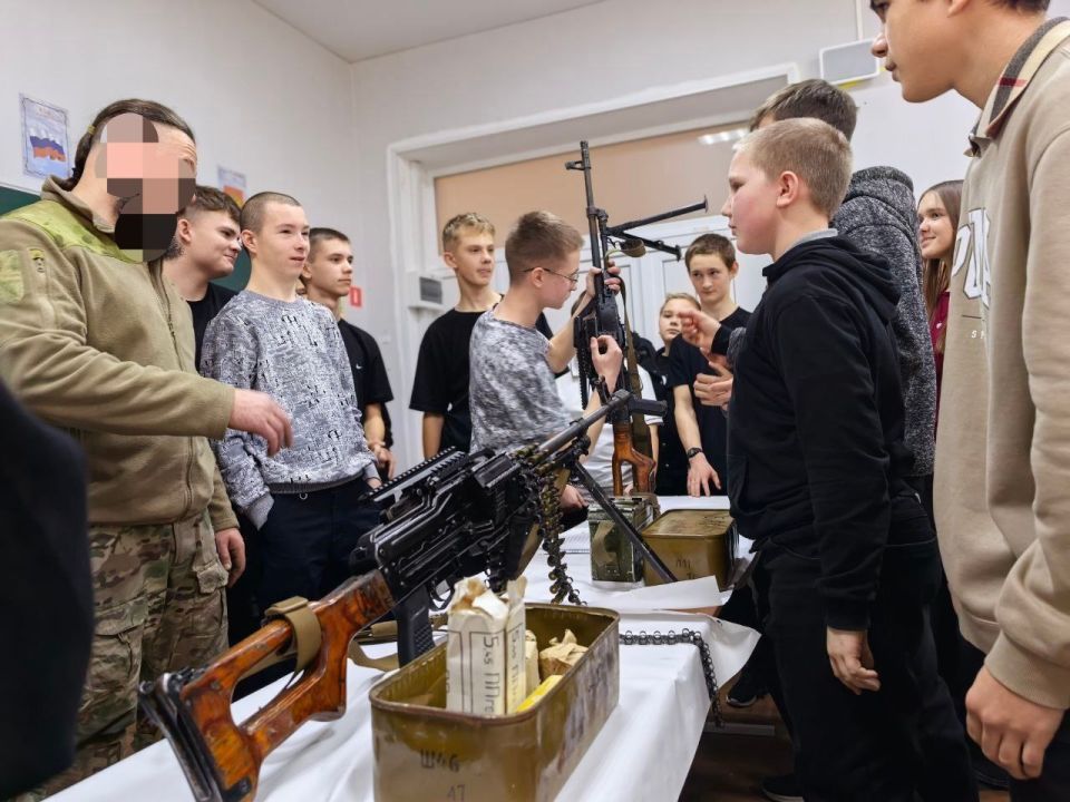 День Героев Отечества в России — это ежегодный памятный день 9 декабря, который объединяет память о подвигах прошлых эпох (Великая Отечественная война, царские времена) и чествует современных героев, особенно участников... День Героев Отечества в России — это ежегодный памятный день 9 декабря, который объединяет память о подвигах прошлых эпох (Великая Отечественная война, царские времена) и чествует современных героев, особенно участников...