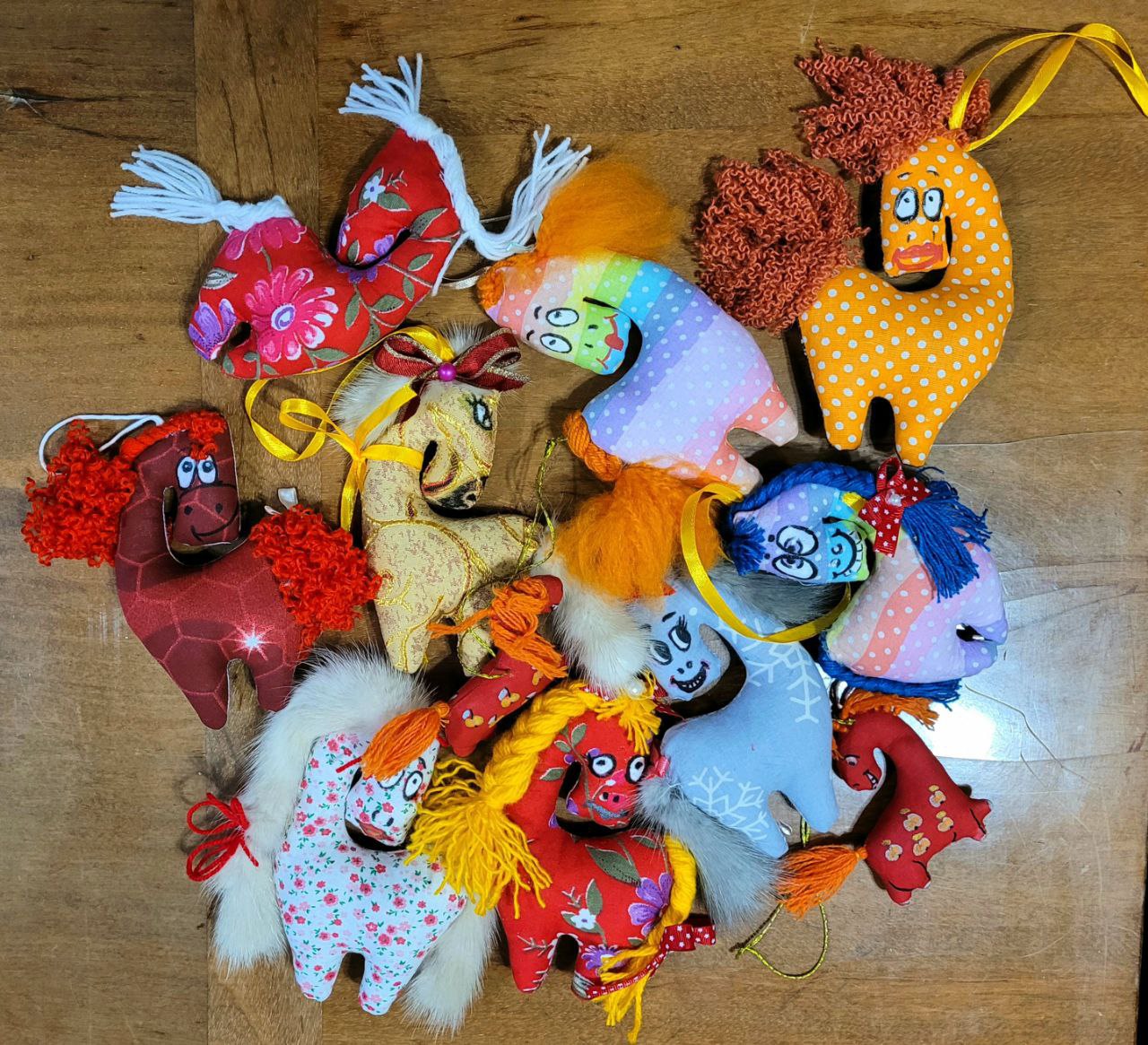 В Кировском городском Дворце культуры состоялся мастер-класс по изготовлению новогодних украшений В Кировском городском Дворце культуры состоялся мастер-класс по изготовлению новогодних украшений