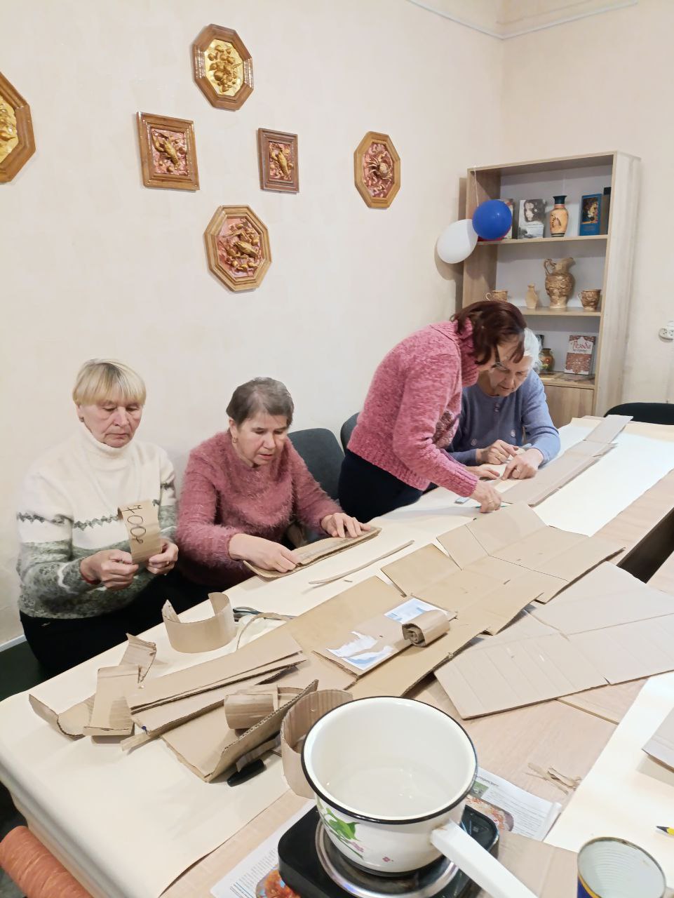 Центры общения старшего поколения Соцфонда России по ЛНР принимают участие в благотворительных акциях Центры общения старшего поколения Соцфонда России по ЛНР принимают участие в благотворительных акциях