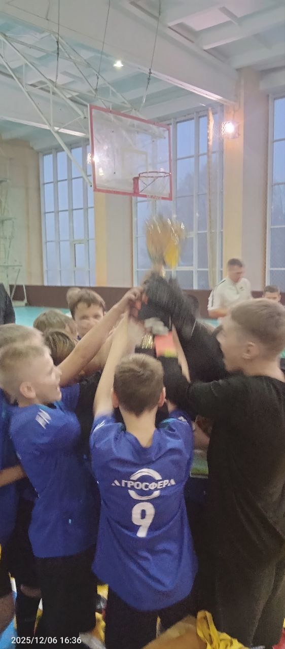 Лутугинская команда завоевала первое место в турнире по мини-футболу Лутугинская команда завоевала первое место в турнире по мини-футболу