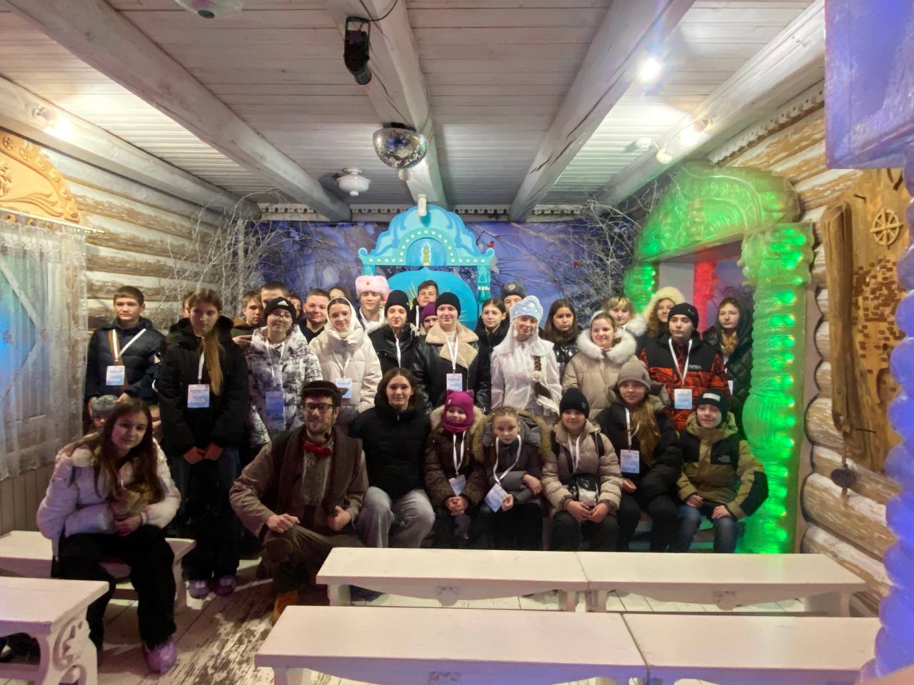 Активисты Первичного отделения ГБОУ ЛНР "Красная ОШ № 36" совершили путешествие «Больше, чем новогодняя сказка» по маршруту Москва—Кострома—Великий Устюг—Москва в рамках программы Росмолодёжи «Больше, чем путешествие»