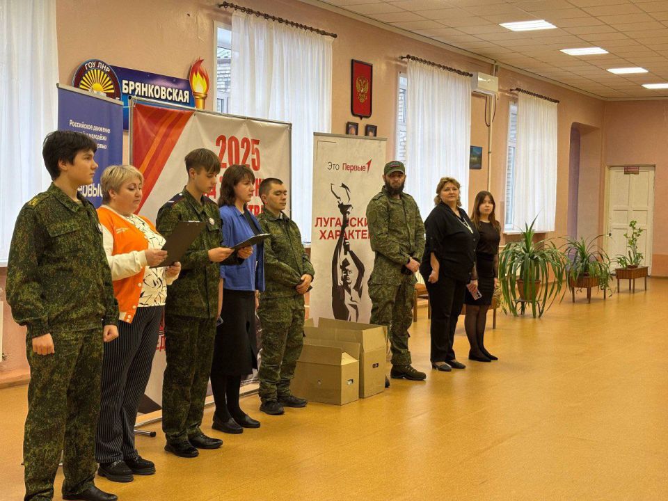 В Брянковской гимназии прошла торжественная линейка, в рамках Всероссийского проекта "Диалоги с героями" В Брянковской гимназии прошла торжественная линейка, в рамках Всероссийского проекта "Диалоги с героями"