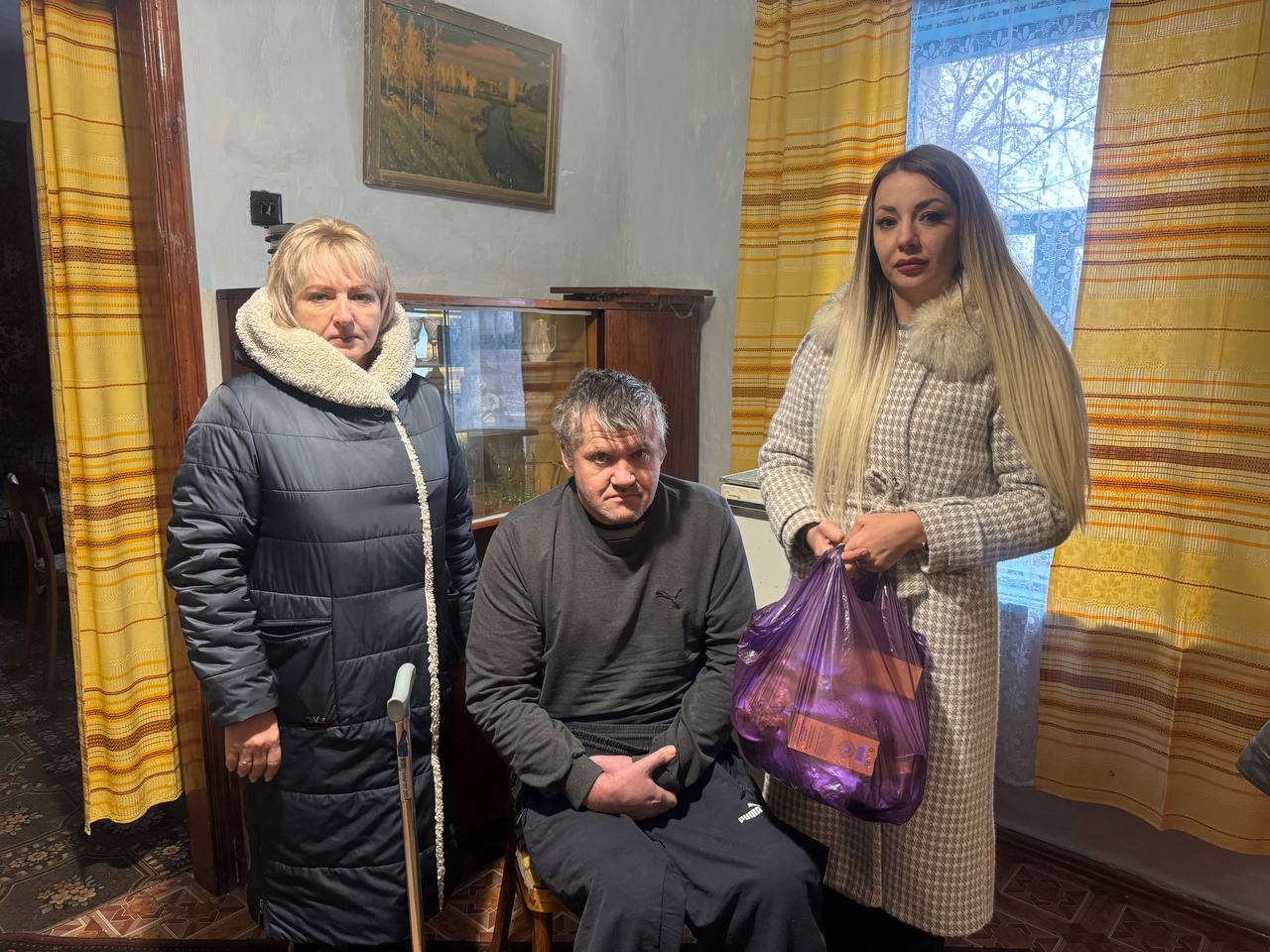 В рамках акции «Добрые дела» сотрудники отдела жизнеобеспечения пгт Кленовый продолжают оказывать гуманитарную помощь В рамках акции «Добрые дела» сотрудники отдела жизнеобеспечения пгт Кленовый продолжают оказывать гуманитарную помощь