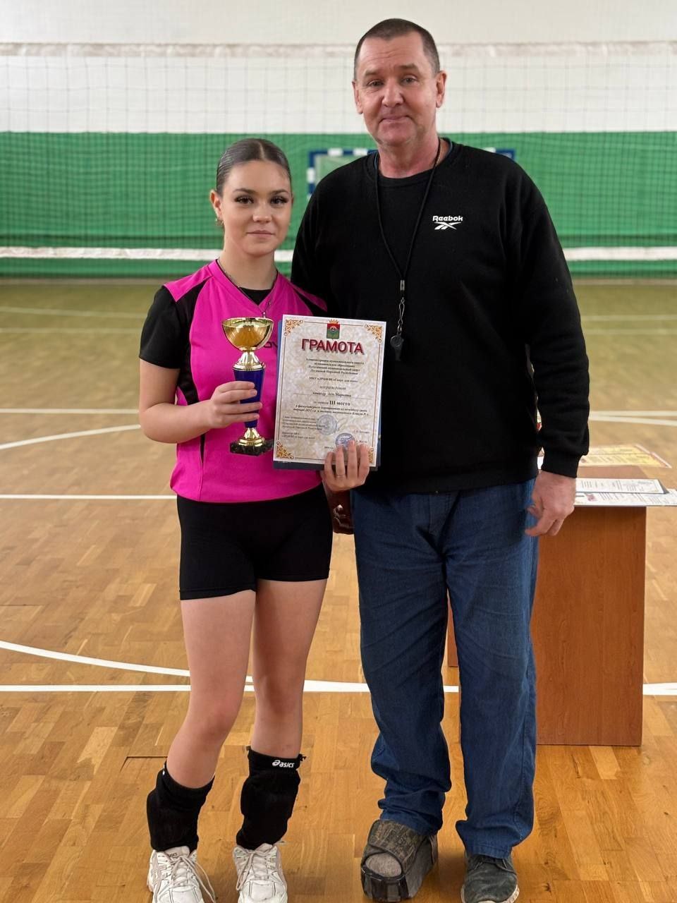 В Лутугино прошел турнир по волейболу в память Роману Ковалю В Лутугино прошел турнир по волейболу в память Роману Ковалю