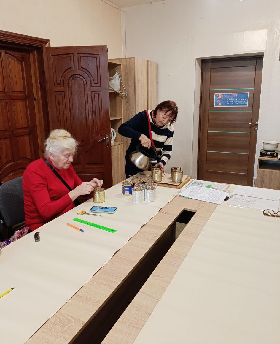 Центры общения старшего поколения Соцфонда России по ЛНР принимают участие в благотворительных акциях Центры общения старшего поколения Соцфонда России по ЛНР принимают участие в благотворительных акциях