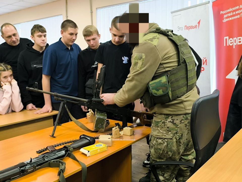 День Героев Отечества в России — это ежегодный памятный день 9 декабря, который объединяет память о подвигах прошлых эпох (Великая Отечественная война, царские времена) и чествует современных героев, особенно участников... День Героев Отечества в России — это ежегодный памятный день 9 декабря, который объединяет память о подвигах прошлых эпох (Великая Отечественная война, царские времена) и чествует современных героев, особенно участников...