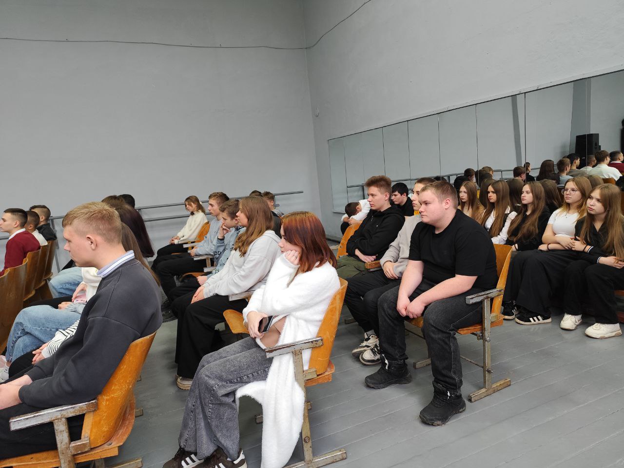 Юлия Кожухарь: В рамках проекта ГосСтарт.Диалог, совместно с заместителем Главы Администрации Александром Майбородой мы провели встречу с учащимися Песковской средней школы Юлия Кожухарь: В рамках проекта ГосСтарт.Диалог, совместно с заместителем Главы Администрации Александром Майбородой мы провели встречу с учащимися Песковской средней школы