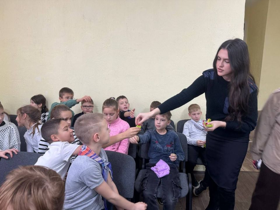 Сотрудники ГИБДД Краснодона организовали серию профилактических лекций в образовательных организациях города Сотрудники ГИБДД Краснодона организовали серию профилактических лекций в образовательных организациях города