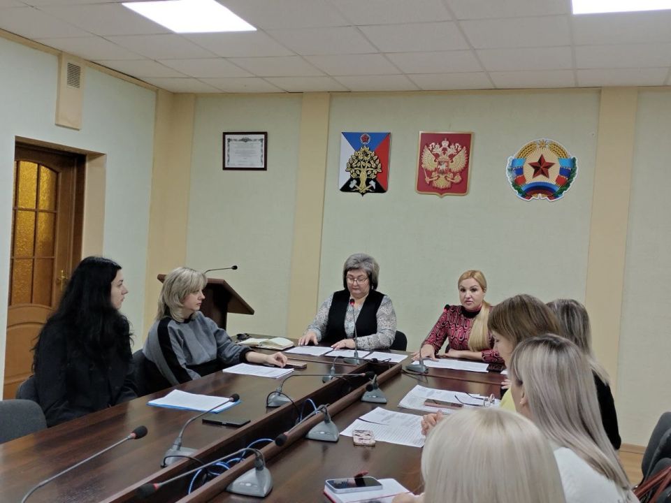Сегодня в Администрации городского округа город Ровеньки состоялся городской семинар-совещание на тему: «Защитим ребенка, поможем семье» Сегодня в Администрации городского округа город Ровеньки состоялся городской семинар-совещание на тему: «Защитим ребенка, поможем семье»