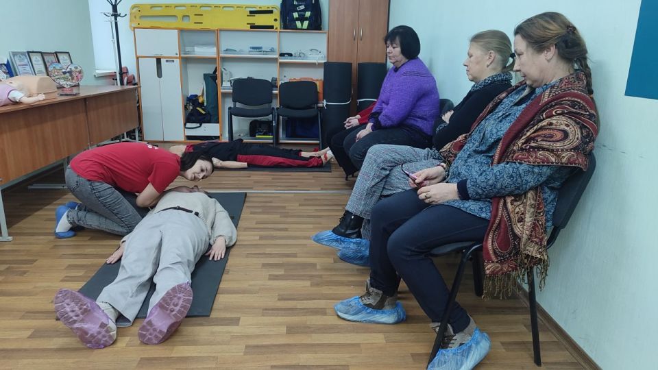В Школе медицины катастроф провели обучение первой помощи для новой группы луганчан В Школе медицины катастроф провели обучение первой помощи для новой группы луганчан