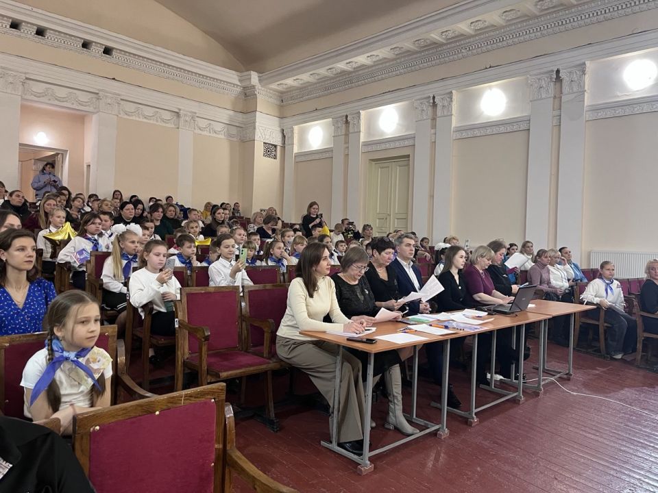 Школа №12 представит Стаханов на республиканском «Новогоднем балу Орлят» в Луганске Школа №12 представит Стаханов на республиканском «Новогоднем балу Орлят» в Луганске