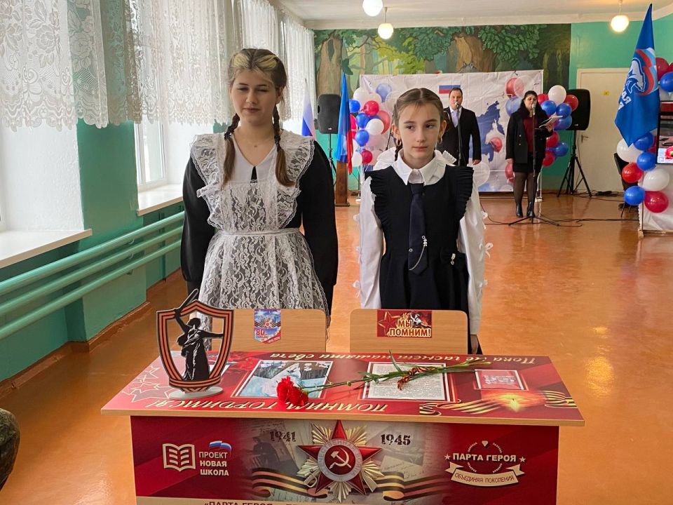 Марина Филиппова: В Гречишкинской школе открыли две "Парты Героев": Память о подвиге живет в сердцах учеников Марина Филиппова: В Гречишкинской школе открыли две "Парты Героев": Память о подвиге живет в сердцах учеников