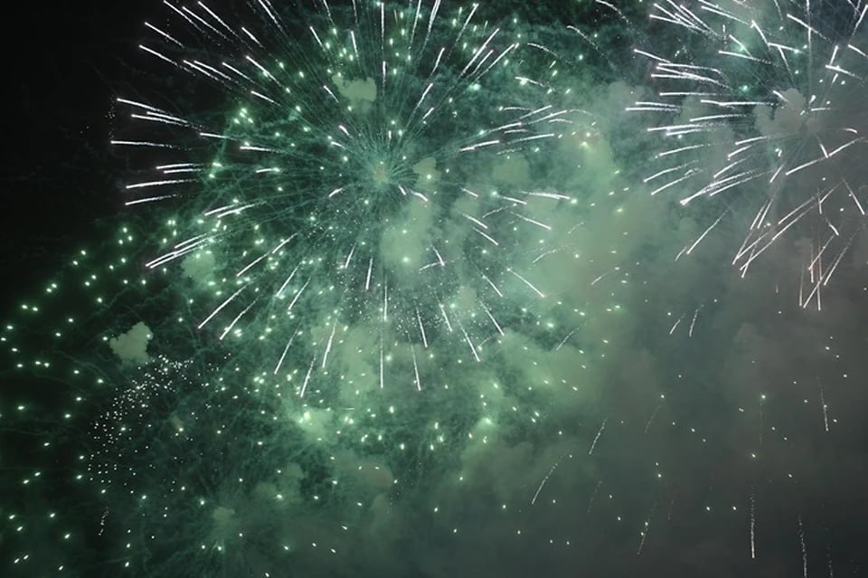 Только бенгальские свечи и хлопушки: В ЛНР установили запрет на салюты