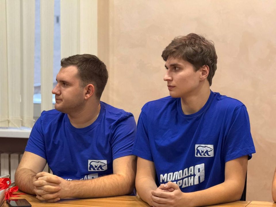 Активная молодежь выбирает Молодую Гвардию Активная молодежь выбирает Молодую Гвардию