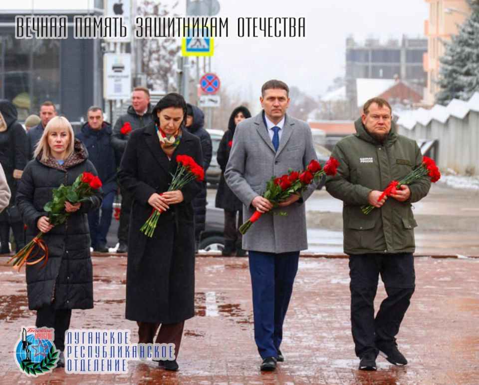 9 декабря Денис Сергеевич Колесников заместитель Председателя Народного Совета Луганской Народной Республики, член Совета Луганского республиканского отделения Всероссийской общественной организации ветеранов «БОЕВОЕ... 9 декабря Денис Сергеевич Колесников заместитель Председателя Народного Совета Луганской Народной Республики, член Совета Луганского республиканского отделения Всероссийской общественной организации ветеранов «БОЕВОЕ...