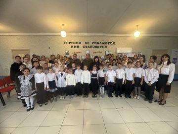 В рамках Всероссийского проекта «Диалоги с Героями» в Центральной средней школе № 25 состоялась встреча с участниками Специальной военной операции